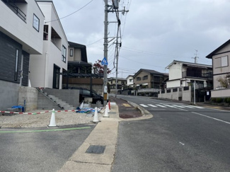 【前面道路含む現地写真】