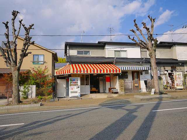 高畑町倉庫付店舗の外観