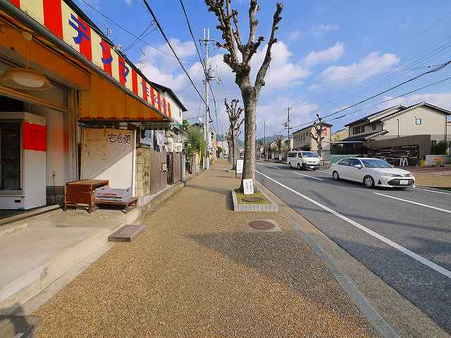 高畑町倉庫付店舗の周辺