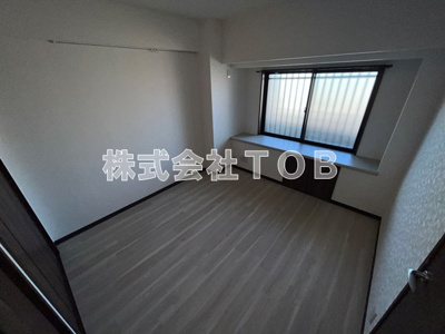 【洋室】 | カッサフォルテ | 玄関側洋室5帖