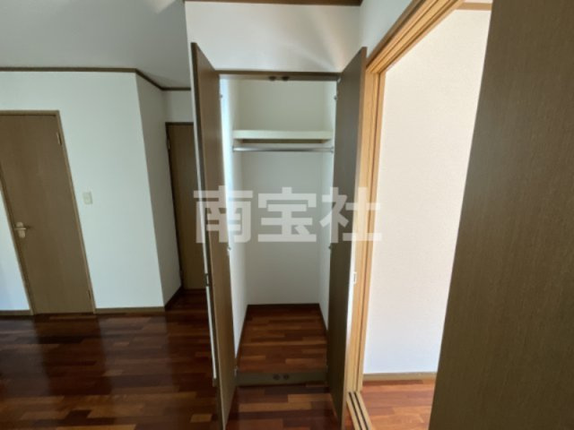 【収納】 | 出がけにコートなどをさっと羽織れるクローゼットがあります