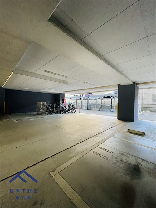 アトラスアルファーノ箱崎の駐車場
