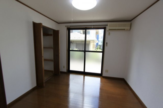 【洋室】 | セントポーリア八軒 | お部屋写真は参考です