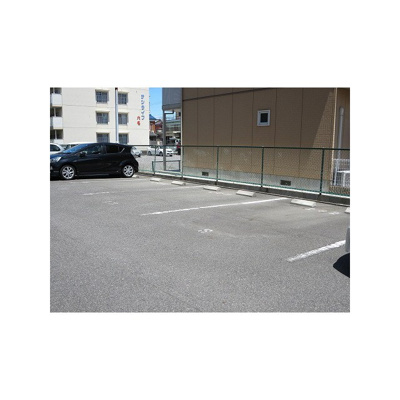【駐車場】 | ラフィーネ六名