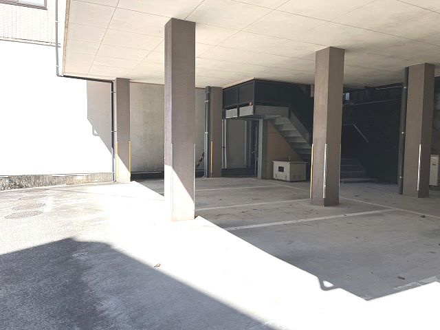 ノワール愛宕山の駐車場|駐車スペースもあります