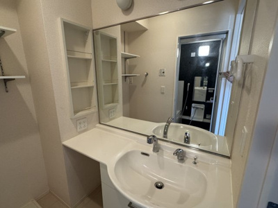 【洗面所】 | チェリーハウスⅡ　B棟 | 明るい洗面所です