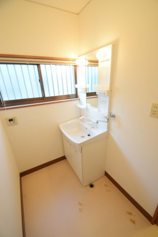 【洗面所】 | 明るい洗面所です