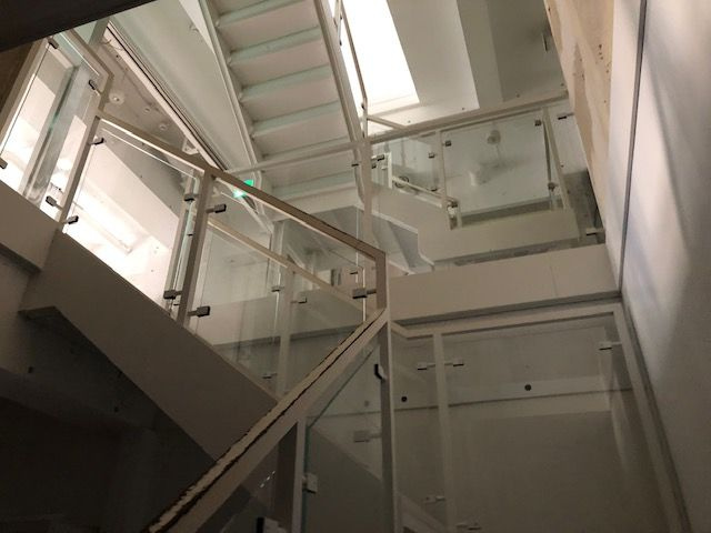 TENビル|TENビル（1-2F）階段