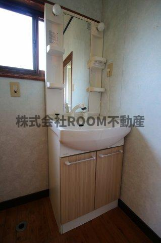 細木貸家(樺山4656)の独立洗面台|独立洗面台あり、毎朝おしゃれに忙しい女性の方におすすめです