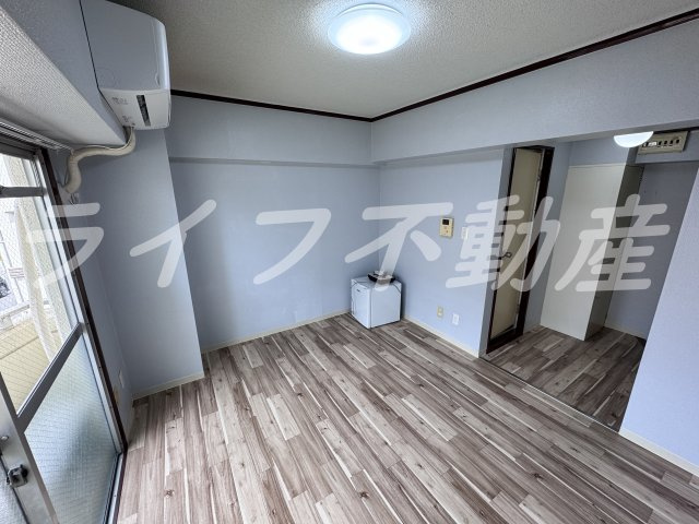 ラフォーレ菱屋西Ⅱの居間・リビング|こちらのリビングで趣味の時間をお楽しみください