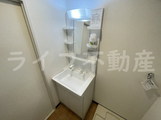 ルシード小阪の独立洗面台|独立洗面台で身支度をすべて済ませてしまいましょう