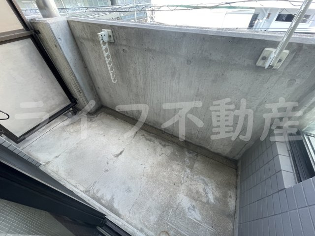 ルシード小阪のバルコニー|外からの目が気にならないバルコニーで洗濯物が干せます