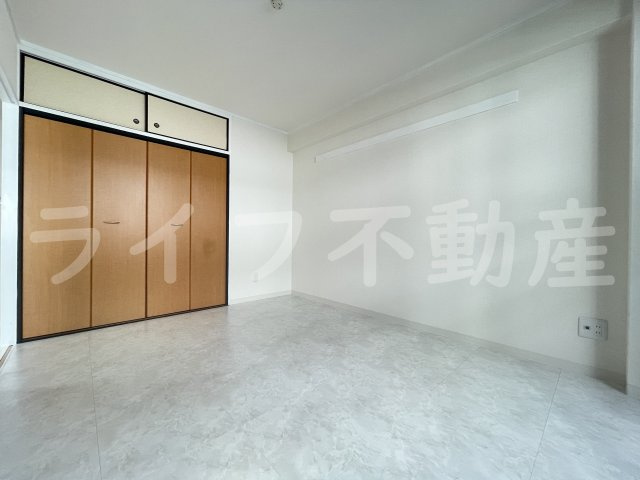 ルシード小阪の洋室|明るい洋室です