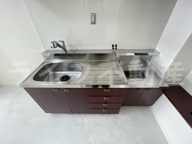 ルシード小阪のキッチン|コンパクトなキッチンで掃除もラクラク