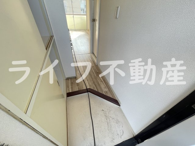 ラフォーレ菱屋西Ⅱの玄関|収納もある玄関です