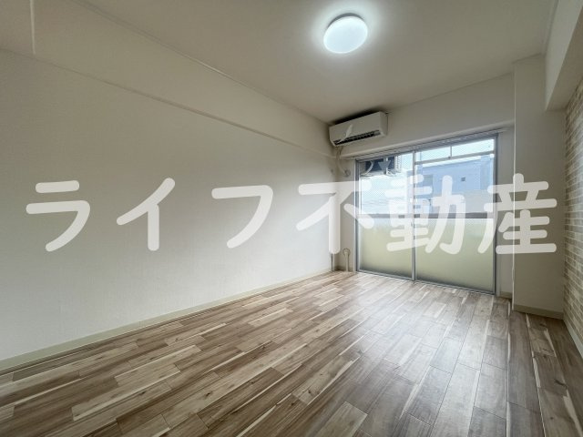ラフォーレ菱屋西Ⅱの居間・リビング|こちらのリビングで趣味の時間をお楽しみください