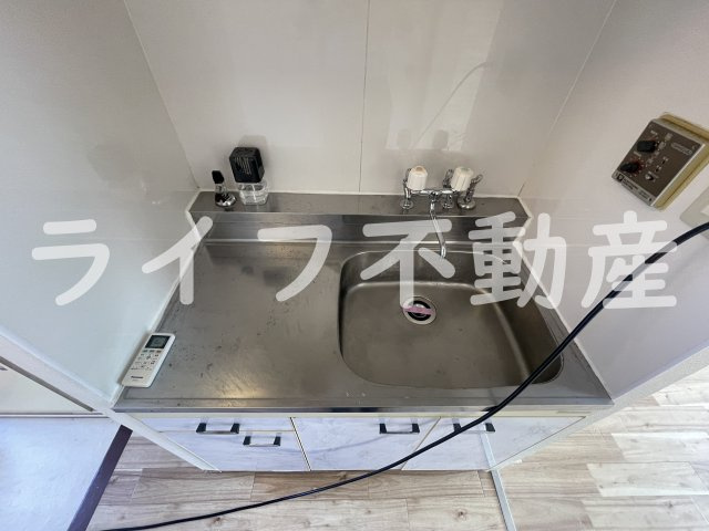 ラフォーレ菱屋西Ⅱのキッチン|コンパクトなキッチンで掃除もラクラク