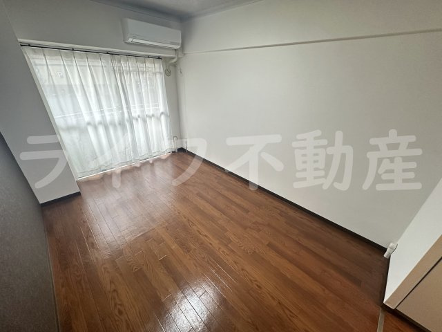ラフォーレ菱屋西Ⅱの居間・リビング|ゆったりとした居間です