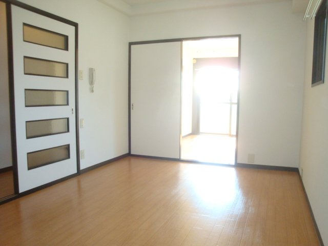 コンフォート中山寺の居間・リビング|参考、同建物・同間取りの号室