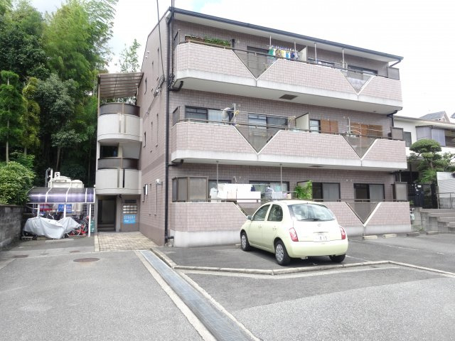 コンフォート中山寺の外観