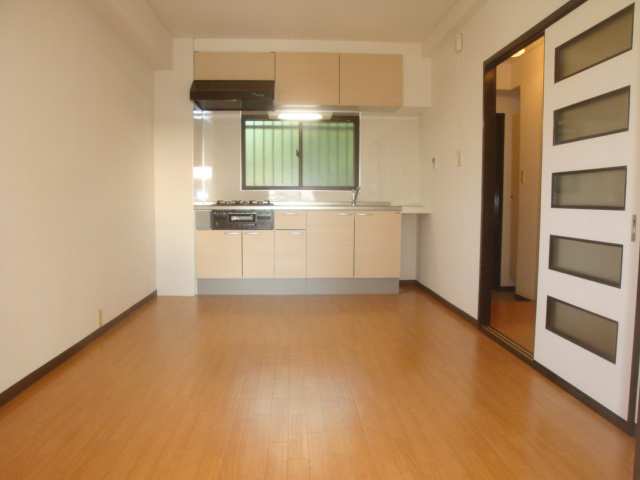 コンフォート中山寺の居間・リビング|参考、同建物・同間取りの号室