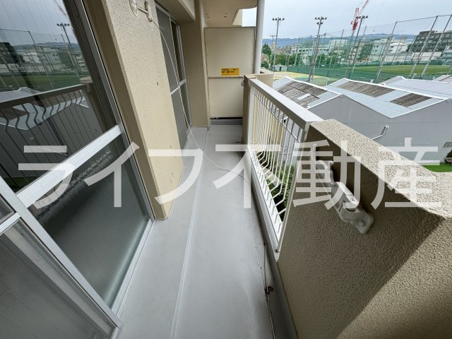 メゾンドール水野のバルコニー|外からの目が気にならないバルコニーで洗濯物が干せます