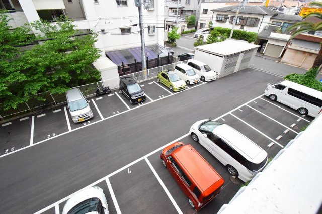 メゾンドール水野の駐車場|カースペースがあります