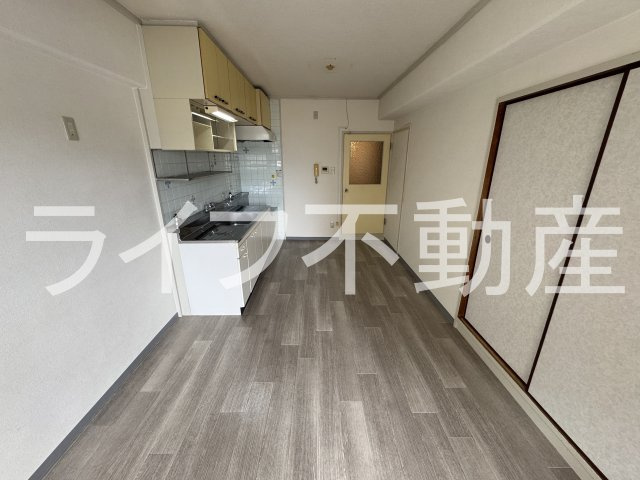 メゾンドール水野の内装|明るい室内です