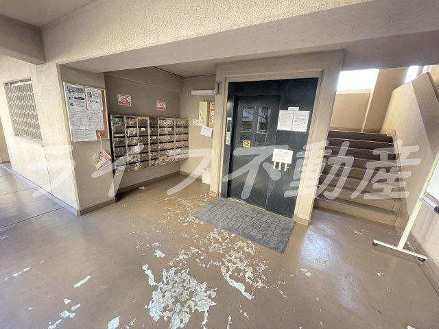 メゾンドール水野のエントランス|毎日通るエントランスはこのようになっています