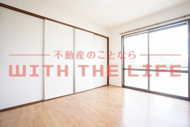 ルミエールK【キャッシュバック対象物件】の洋室|明るい洋室です