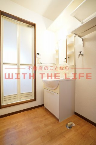 ルミエールK【キャッシュバック対象物件】の洗面所|明るい洗面所です