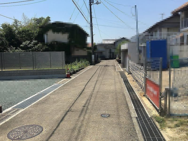 高知市薊野東町　売土地の前面道路含む現地写真
