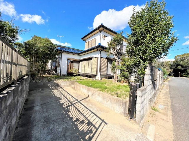 山野邸貸家の駐車場