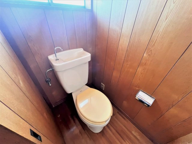 山野邸貸家のトイレ|２階トイレです