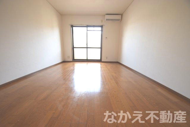 【居間・リビング】 | こちらの居間で趣味の時間をお楽しみください