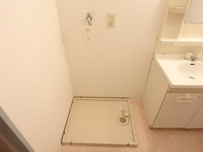 【設備】 | グロリオーサ甲東 | 洗濯機置場です