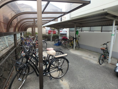 【その他共用部分】 | グロリオーサ甲東 | 屋根付きの駐輪場