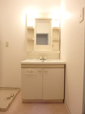 【洗面所】 | グロリオーサ甲東 | ゆったりとスペースのある洗面所