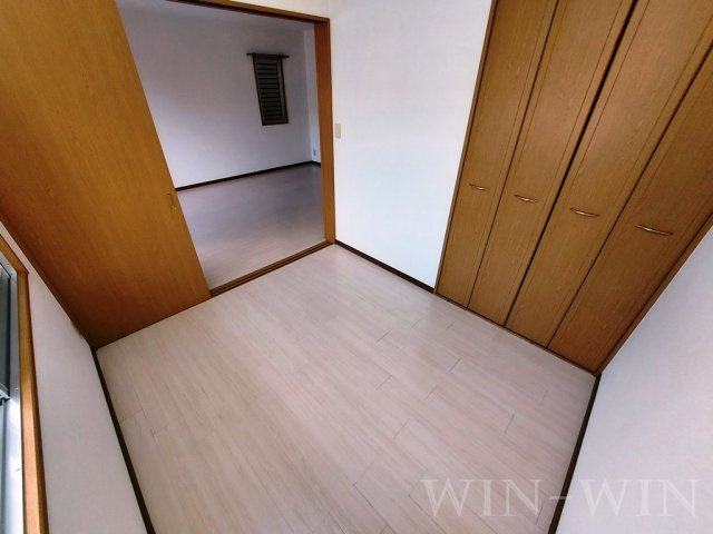 フラットKの寝室