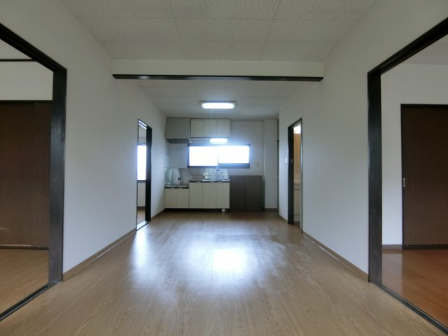 メゾンパティオCの居間・リビング|205の写真