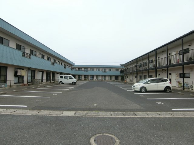 メゾンパティオCの駐車場