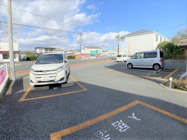 クレストビューの駐車場