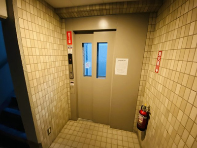 【その他共用部分】 | ファーストクラス戸部駅 | お買い物時やベビーカーの出し入れに便利なエレベーター付です。
