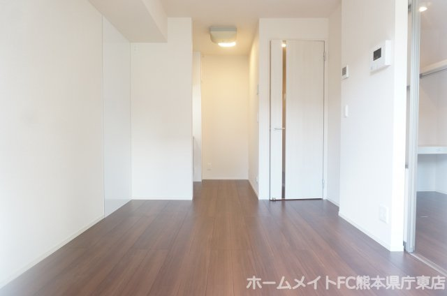 熊本市南区近見８丁目のアパートの居間・リビング