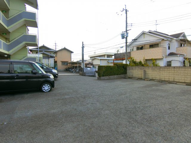 尾崎コーポの駐車場