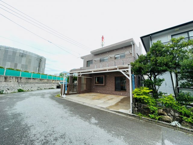 浦添市牧港中古戸建ての外観|駐車場3台可 ※車種要確認