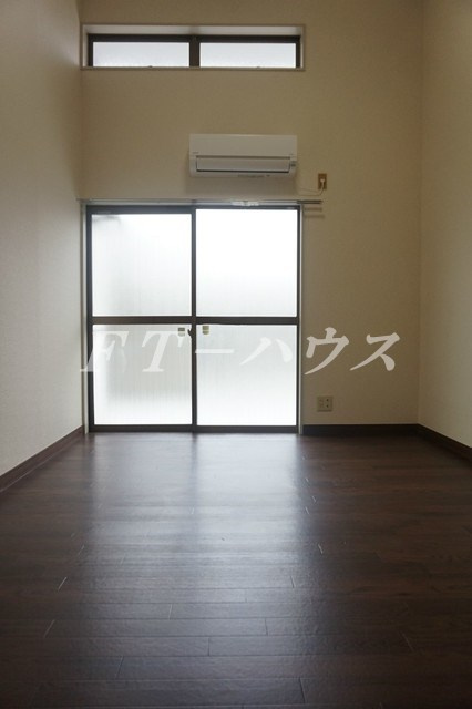 キャスル本郷の居間・リビング