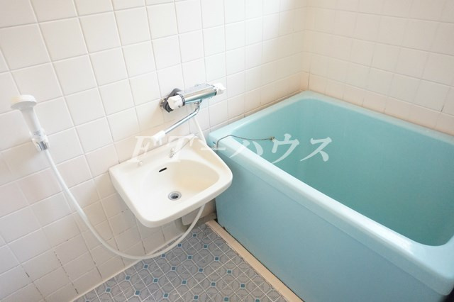 キャスル本郷の浴室