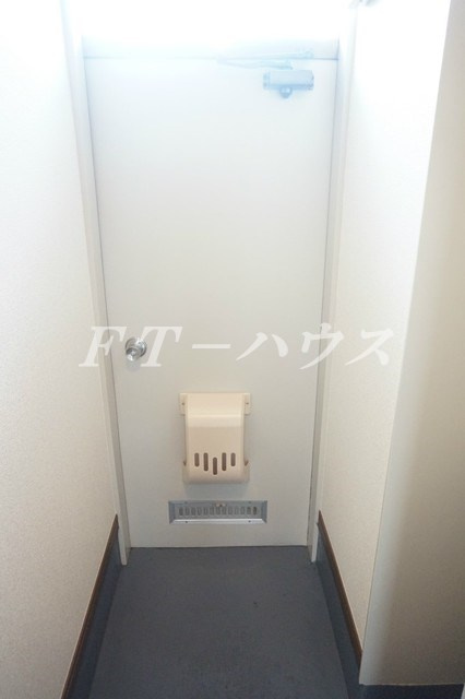 キャスル本郷の玄関