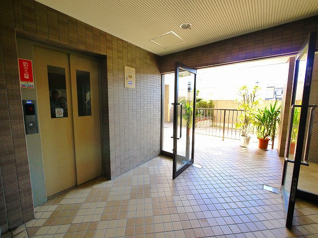 モナーク率川のエントランス|エントランスです